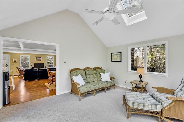5 Quail Run Ln, Sandwich, MA 02537