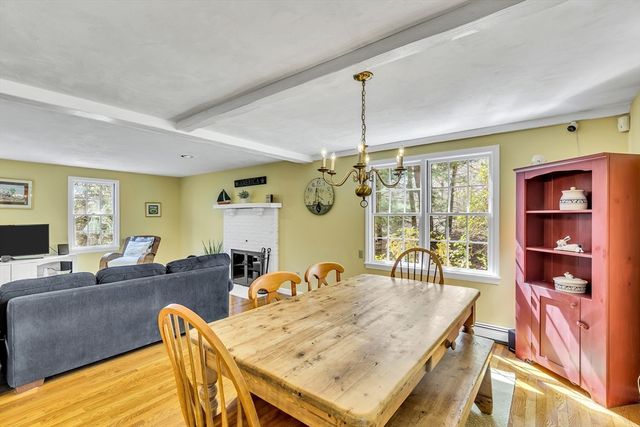 5 Quail Run Ln, Sandwich, MA 02537