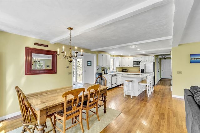 5 Quail Run Ln, Sandwich, MA 02537