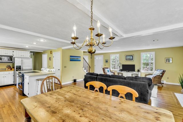 5 Quail Run Ln, Sandwich, MA 02537