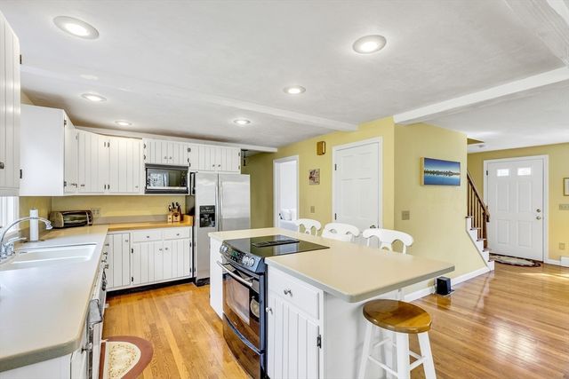 5 Quail Run Ln, Sandwich, MA 02537