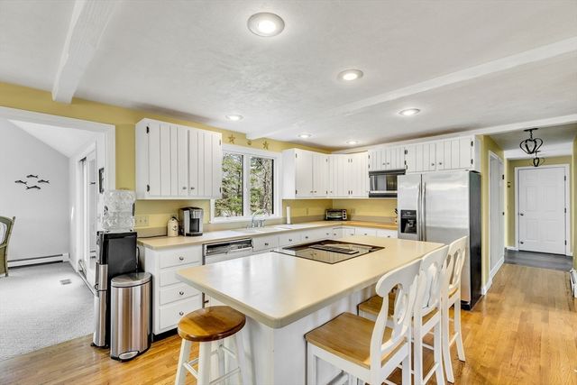 5 Quail Run Ln, Sandwich, MA 02537