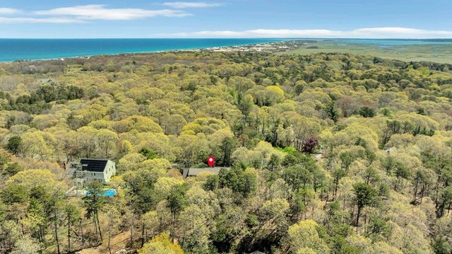 5 Quail Run Ln, Sandwich, MA 02537