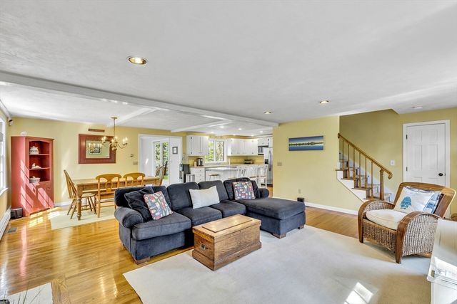 5 Quail Run Ln, Sandwich, MA 02537