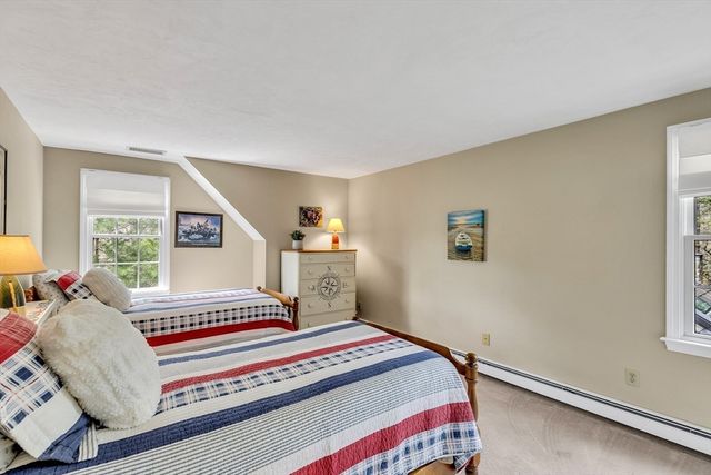 5 Quail Run Ln, Sandwich, MA 02537