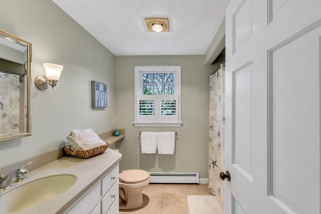 5 Quail Run Ln, Sandwich, MA 02537