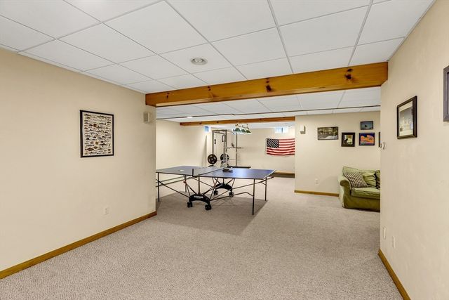 5 Quail Run Ln, Sandwich, MA 02537