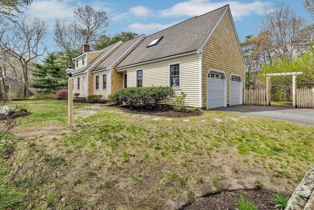 5 Quail Run Ln, Sandwich, MA 02537