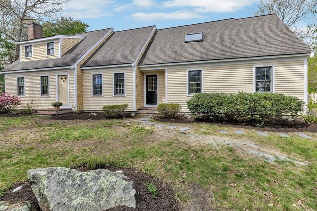 5 Quail Run Ln, Sandwich, MA 02537