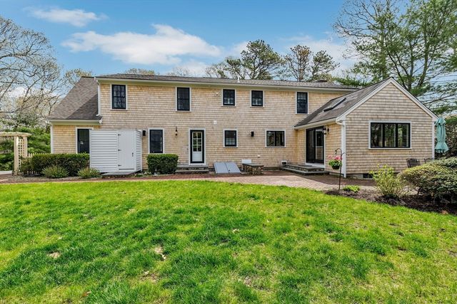 5 Quail Run Ln, Sandwich, MA 02537