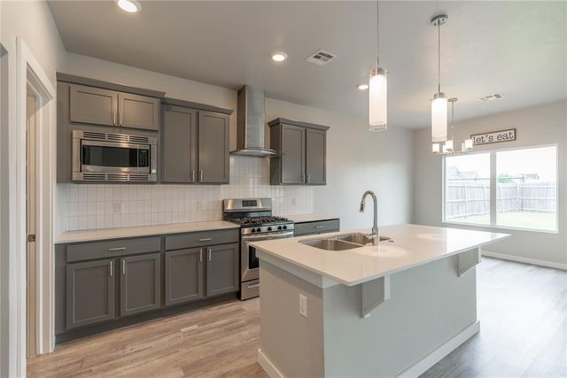 10720 NW 20th Street, Yukon, OK 73099