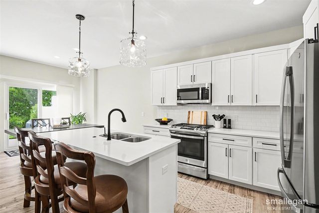 1018 Castlebay Way, Hudsonville, MI 49426
