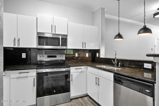 8290 GATE Parkway W 601, Jacksonville, FL 32216