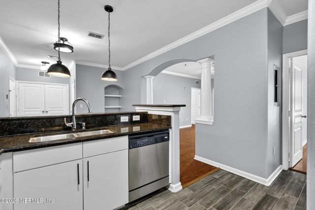 8290 GATE Parkway W 601, Jacksonville, FL 32216