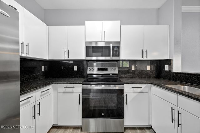 8290 GATE Parkway W 601, Jacksonville, FL 32216