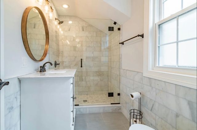 7137 N Francisco Avenue, Chicago, IL 60645