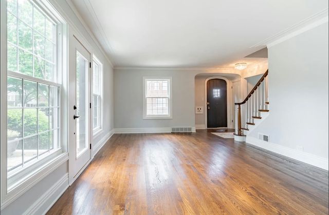 7137 N Francisco Avenue, Chicago, IL 60645