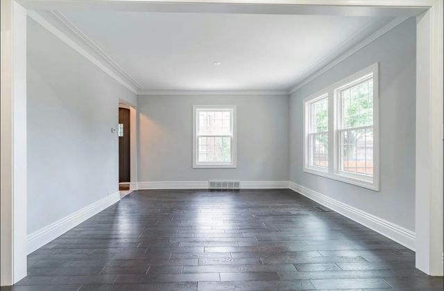 7137 N Francisco Avenue, Chicago, IL 60645