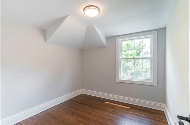 7137 N Francisco Avenue, Chicago, IL 60645