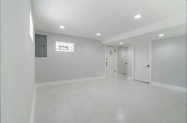 7137 N Francisco Avenue, Chicago, IL 60645