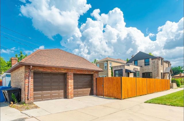 7137 N Francisco Avenue, Chicago, IL 60645