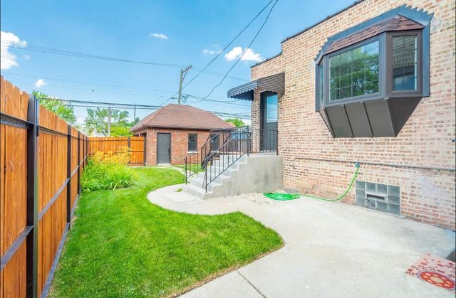 7137 N Francisco Avenue, Chicago, IL 60645