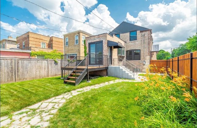 7137 N Francisco Avenue, Chicago, IL 60645