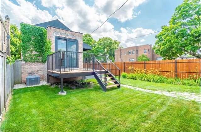 7137 N Francisco Avenue, Chicago, IL 60645