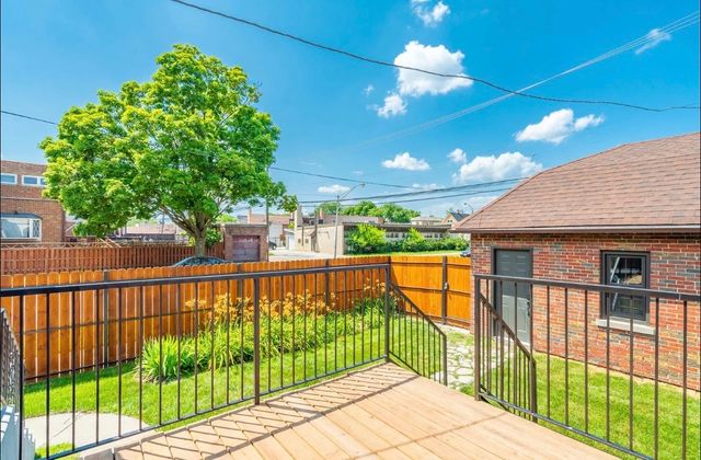 7137 N Francisco Avenue, Chicago, IL 60645