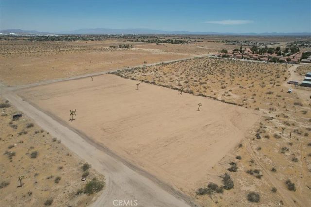 26 Auburn, Adelanto, CA 92301