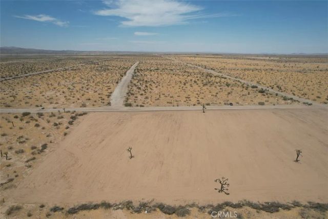 26 Auburn, Adelanto, CA 92301