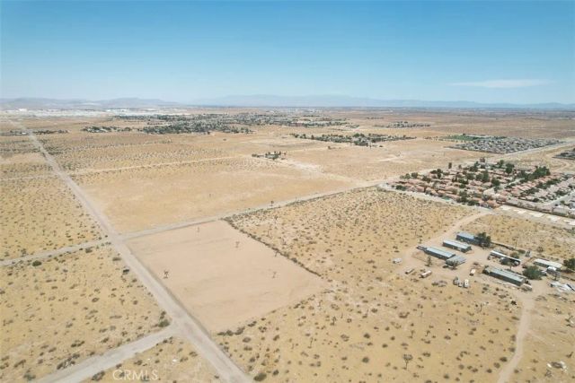 26 Auburn, Adelanto, CA 92301