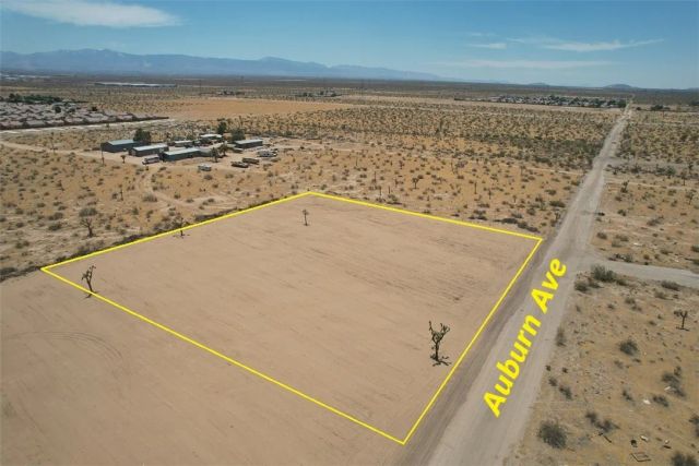 26 Auburn, Adelanto, CA 92301