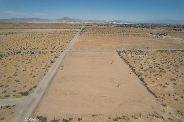 26 Auburn, Adelanto, CA 92301