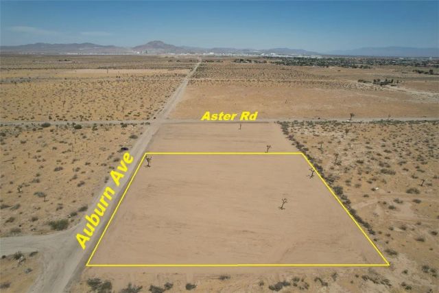 26 Auburn, Adelanto, CA 92301