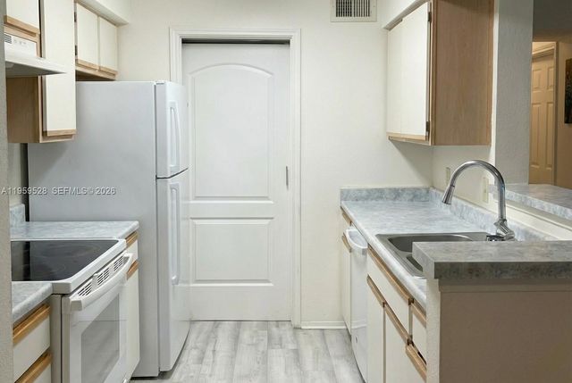 2420 NW 33rd St 1011, Oakland Park, FL 33309