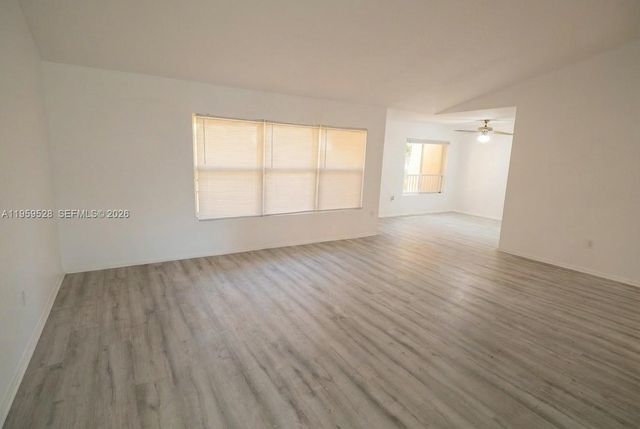 2420 NW 33rd St 1011, Oakland Park, FL 33309