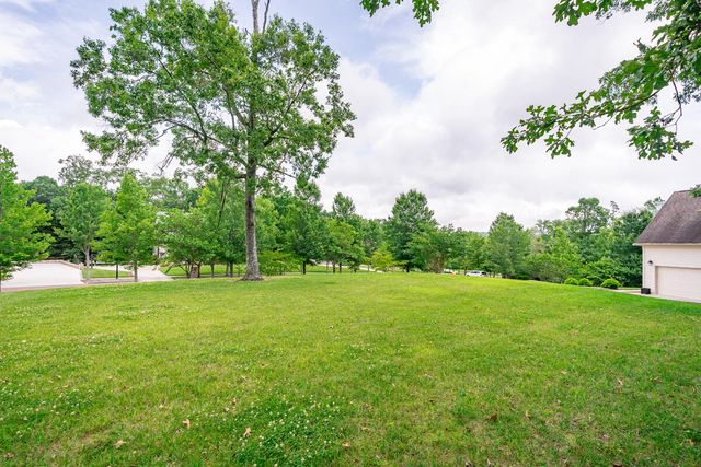 2324 Dogwood Grove Circle, Signal Mountain, TN 37377