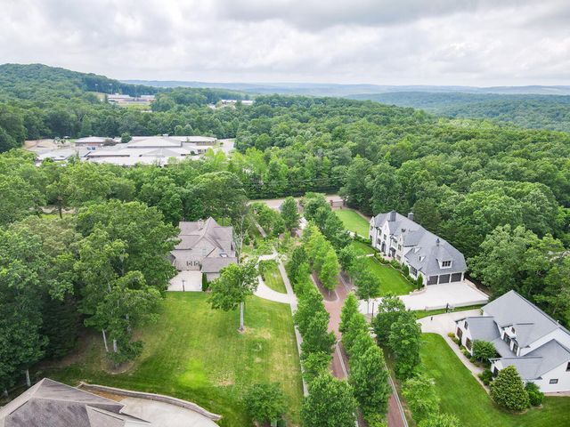 2324 Dogwood Grove Circle, Signal Mountain, TN 37377