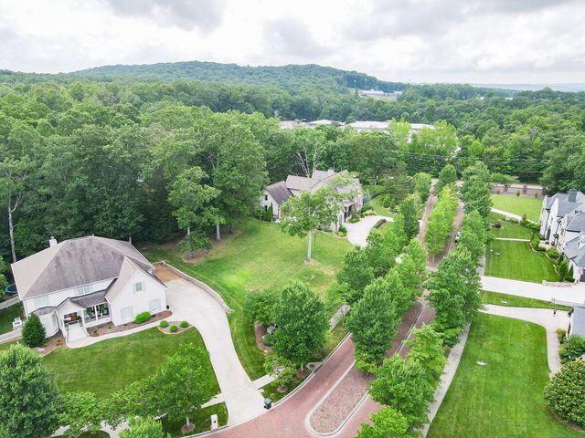 2324 Dogwood Grove Circle, Signal Mountain, TN 37377