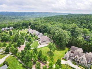 2324 Dogwood Grove Circle, Signal Mountain, TN 37377