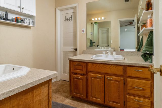 821 Cherlynne Drive, Cedar Hill, TX 75104