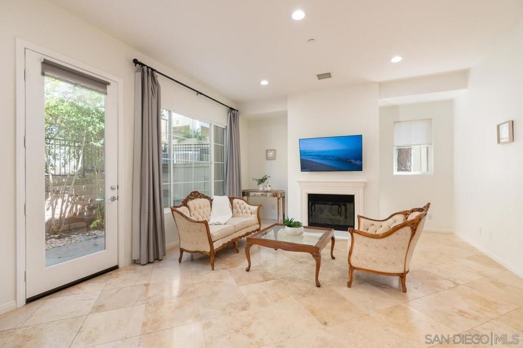 Image 10 of property listing at 3822 Quarter Mile Drive, San Diego, CA 92130
