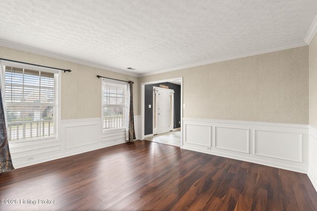 9607 Long Rifle Ln, Louisville, KY 40228