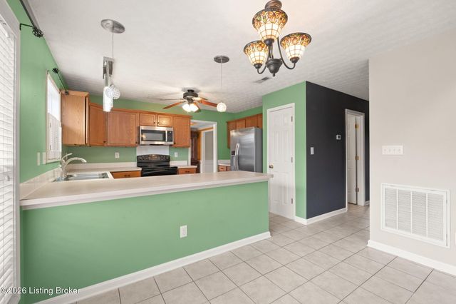 9607 Long Rifle Ln, Louisville, KY 40228