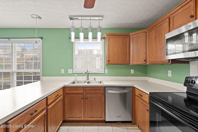 9607 Long Rifle Ln, Louisville, KY 40228