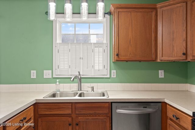 9607 Long Rifle Ln, Louisville, KY 40228