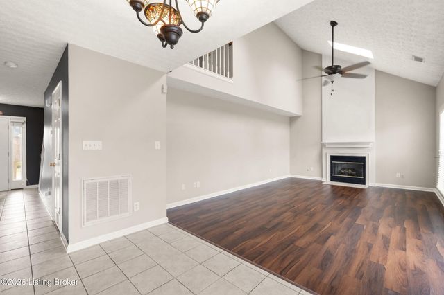 9607 Long Rifle Ln, Louisville, KY 40228