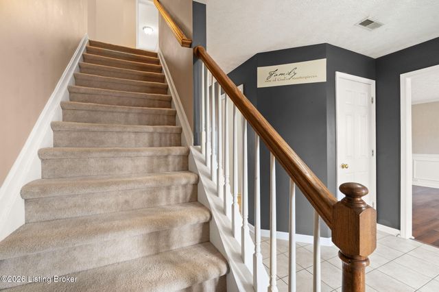 9607 Long Rifle Ln, Louisville, KY 40228