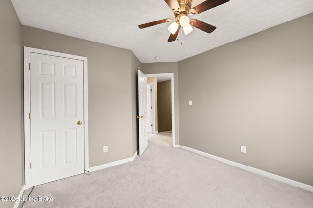 9607 Long Rifle Ln, Louisville, KY 40228